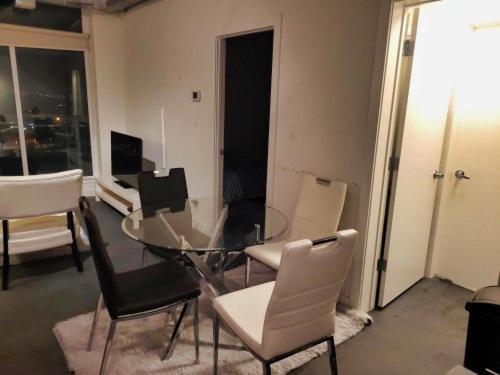 Apartment Furnished 1 Bedroom In East Village By Signature Suites Ltd *