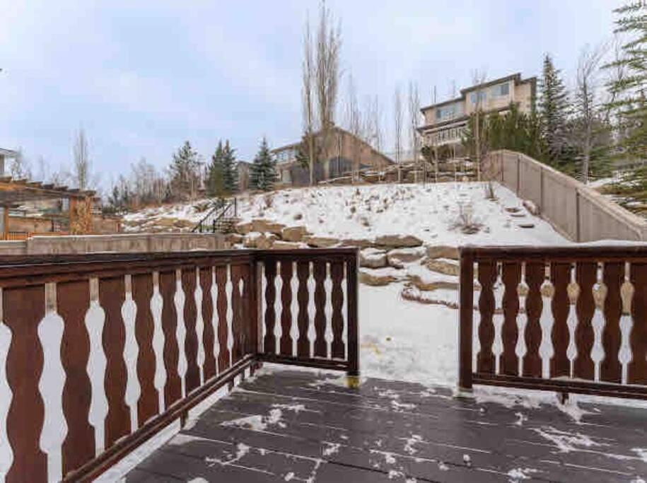 2500 Sq House In Springbank Hill Bl 261818 Villa *
