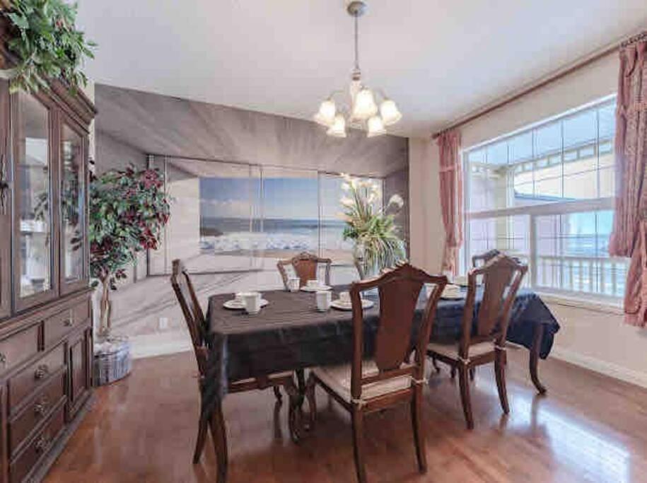 Villa 2500 Sq House In Springbank Hill Bl 261818 Calgary