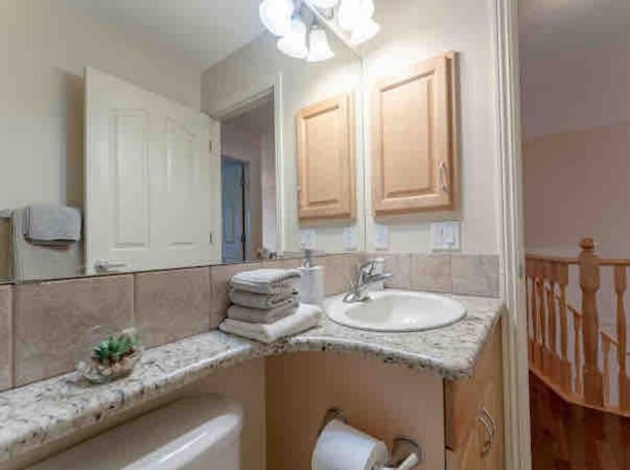 2500 Sq House In Springbank Hill Bl 261818