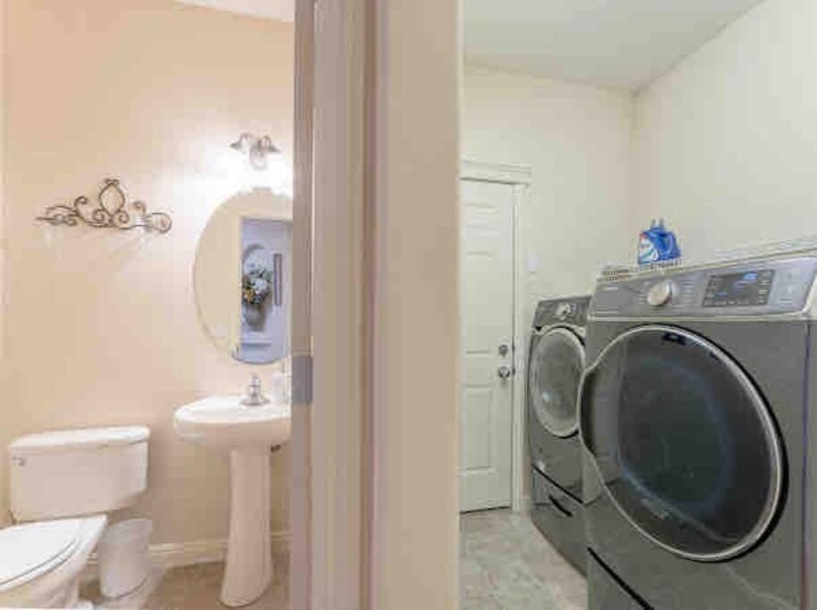 2500 Sq House In Springbank Hill Bl 261818 Villa *
