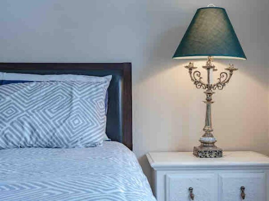 2500 Sq House In Springbank Hill Bl 261818 *