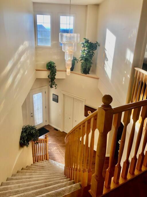 2500 Sq House In Springbank Hill Bl 261818