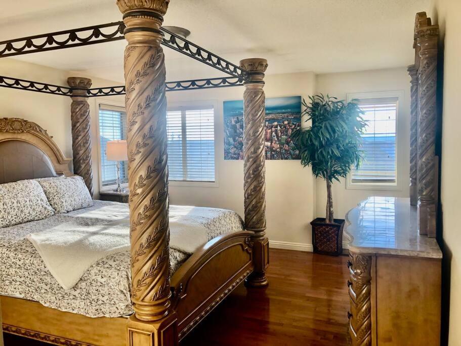 Villa 2500 Sq House In Springbank Hill Bl 261818