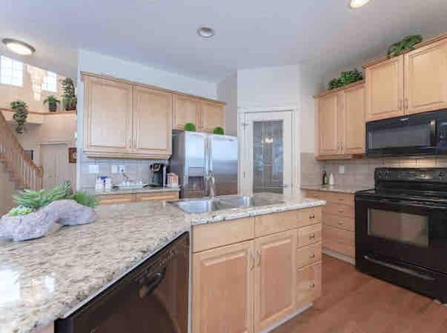Villa 2500 Sq House In Springbank Hill Bl 261818 *
