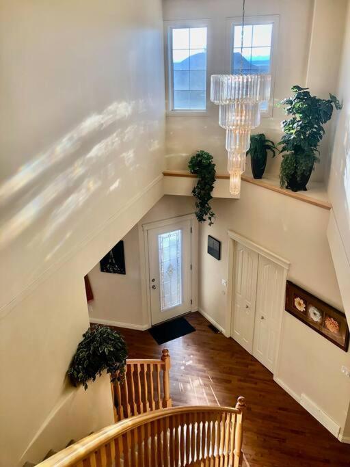 2500 Sq House In Springbank Hill Bl 261818 Calgary