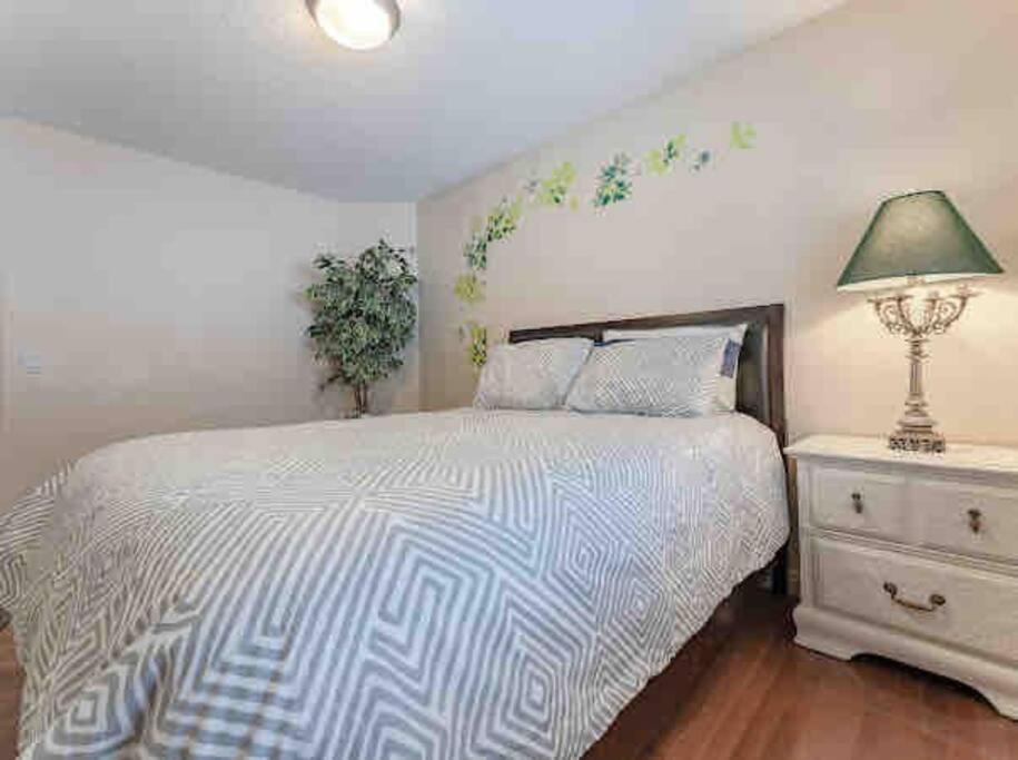 2500 Sq House In Springbank Hill Bl 261818 Villa Calgary