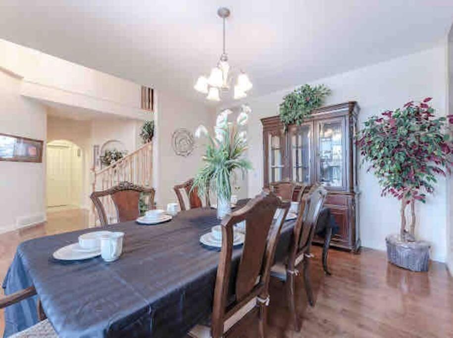 2500 Sq House In Springbank Hill Bl 261818 * Calgary