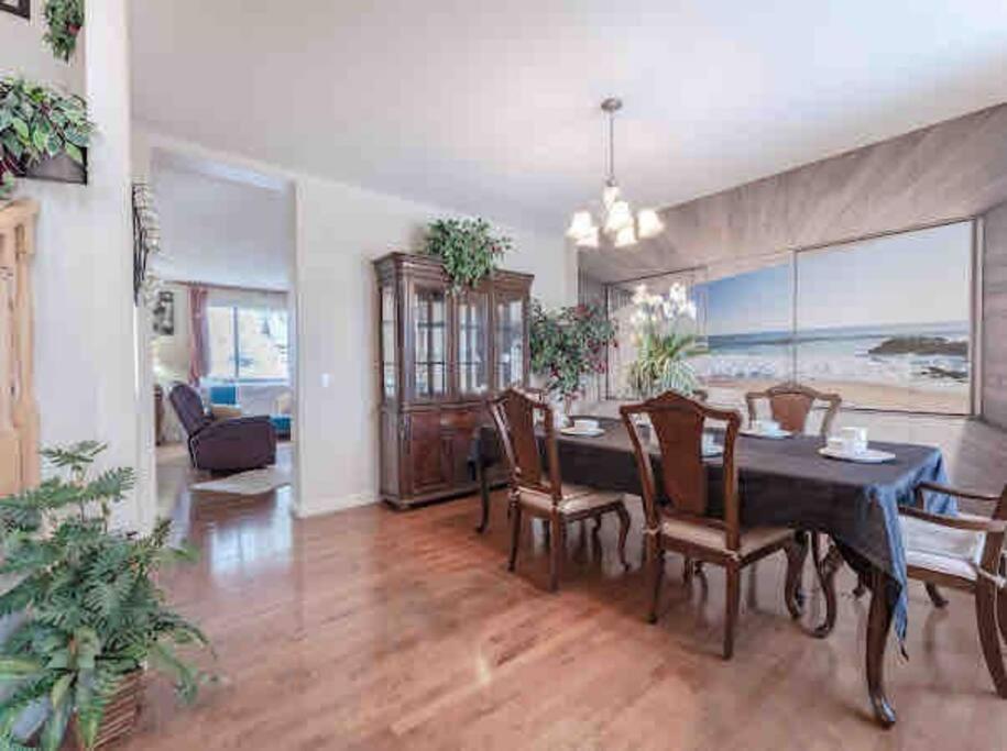2500 Sq House In Springbank Hill Bl 261818 Villa *
