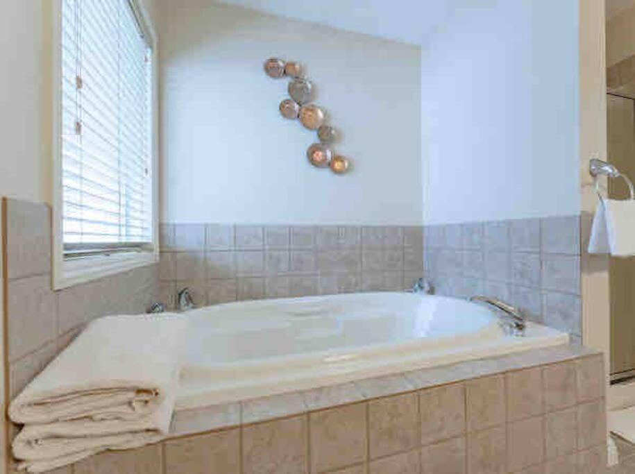 Villa 2500 Sq House In Springbank Hill Bl 261818