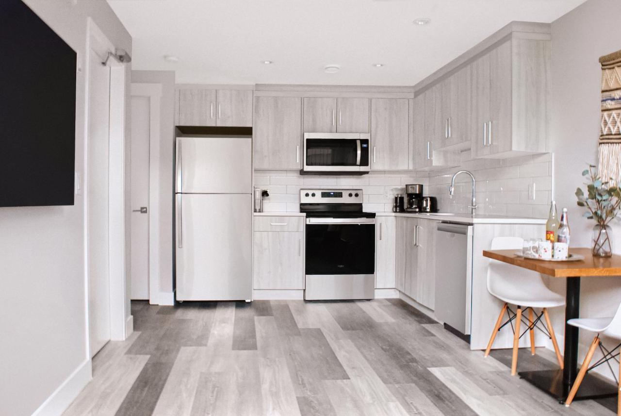 Modern 1br Full Kitchen Smarttv * Calgary