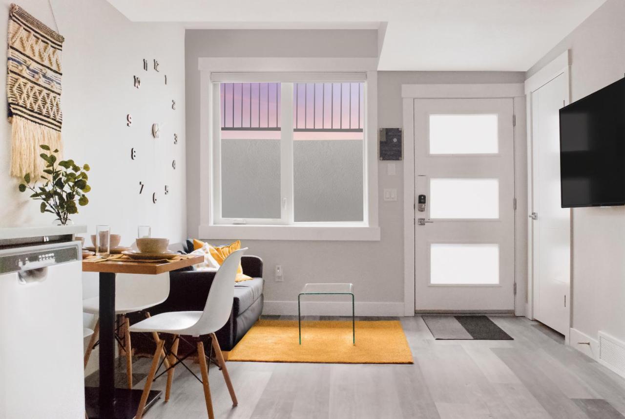 Modern 1br Full Kitchen Smarttv Calgary