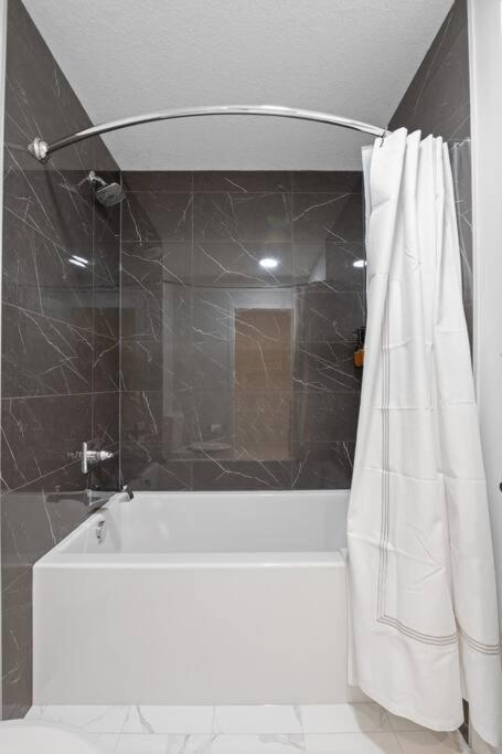 Holiday home Luxury-4bed With Ac-86