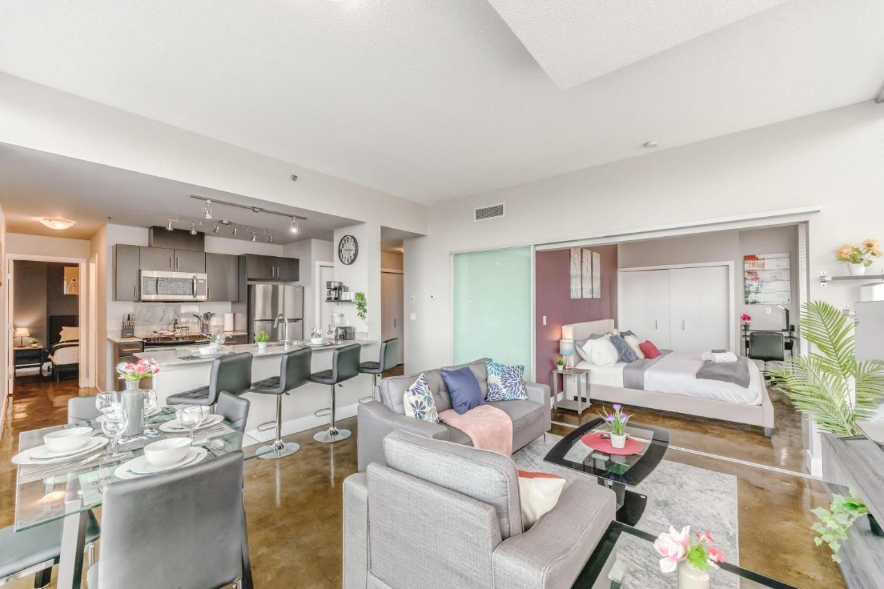 Upscale 2br - King Bed - Stunning Views * Calgary