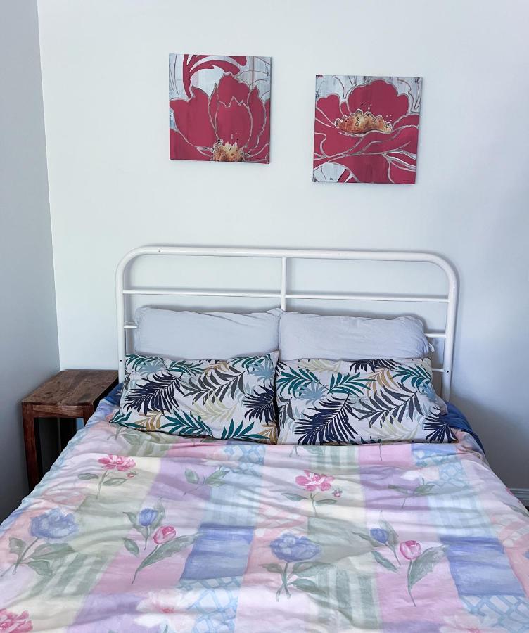 Mountain Gorgeous Single House Close Airport & Free Parking Homestay Calgary