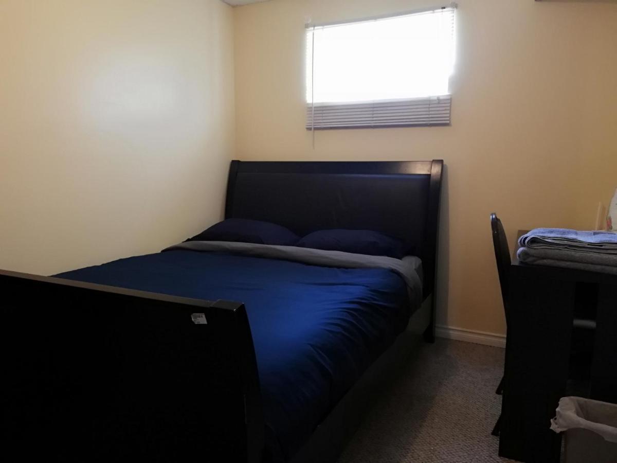 Private Bedroom In Basement With Shared Bathroom - Fonda *