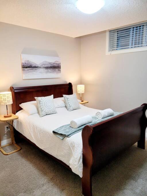 Mahogany Escape - Your Oasis Apartment *