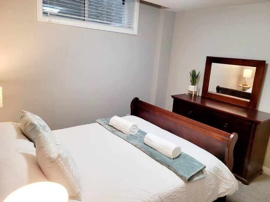 Apartment Mahogany Escape - Your Oasis Calgary