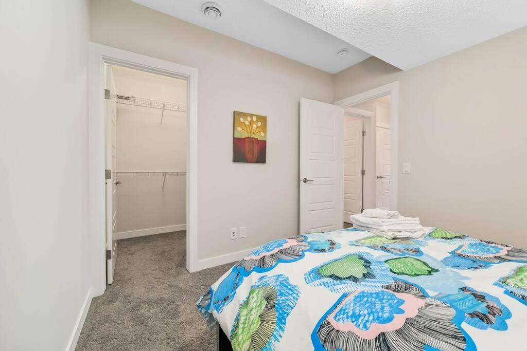 Brand New Executive * Calgary