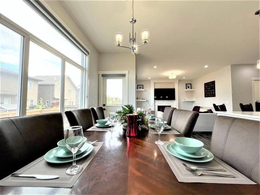 Luxury Retreat For Large Groups Calgary