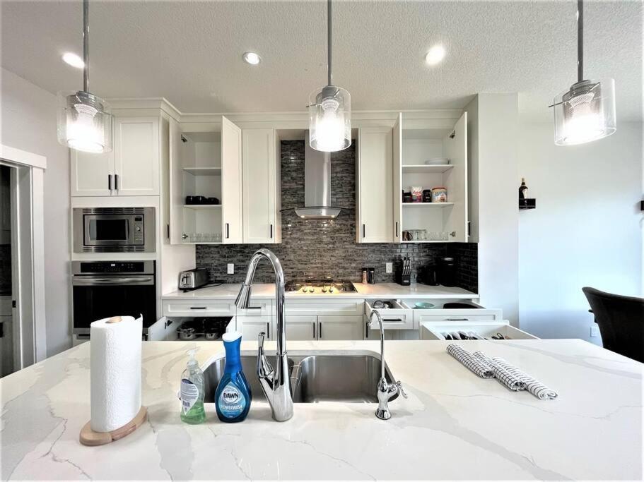 Luxury Retreat For Large Groups Holiday home Calgary