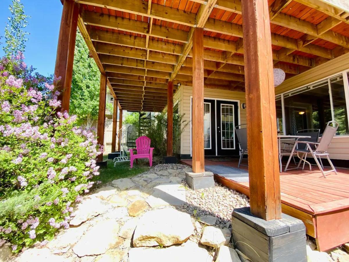 Private, Spacious, & Bright Guest house Calgary