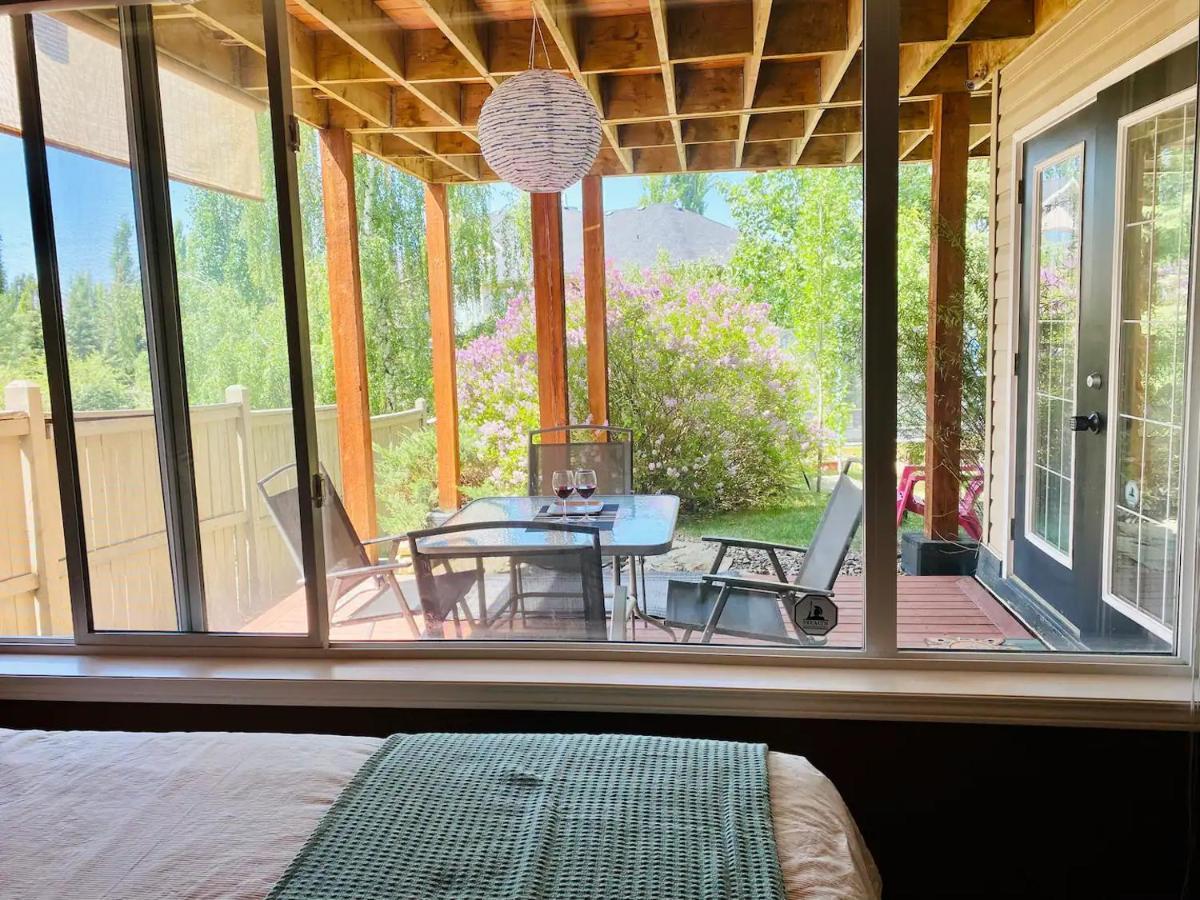 Private, Spacious, & Bright Guest house Calgary