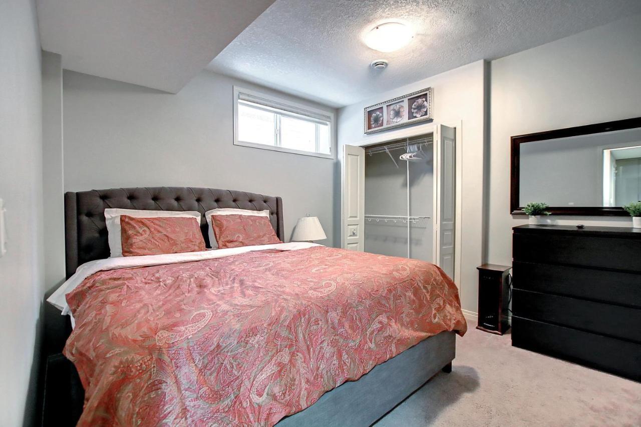 Comfortable & Spacious Basement With Workstation In Panorama Apartment Calgary