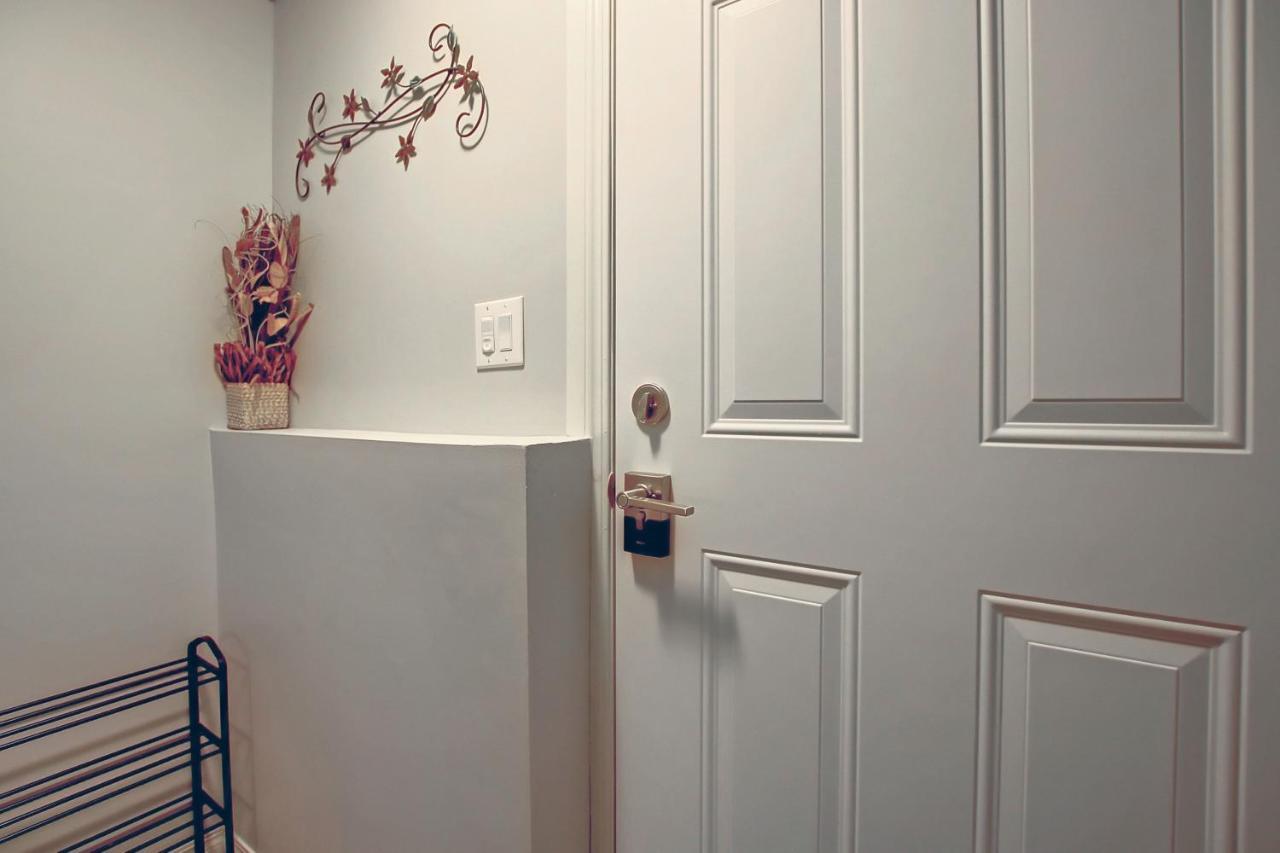 Comfortable & Spacious Basement With Workstation In Panorama Apartment Calgary