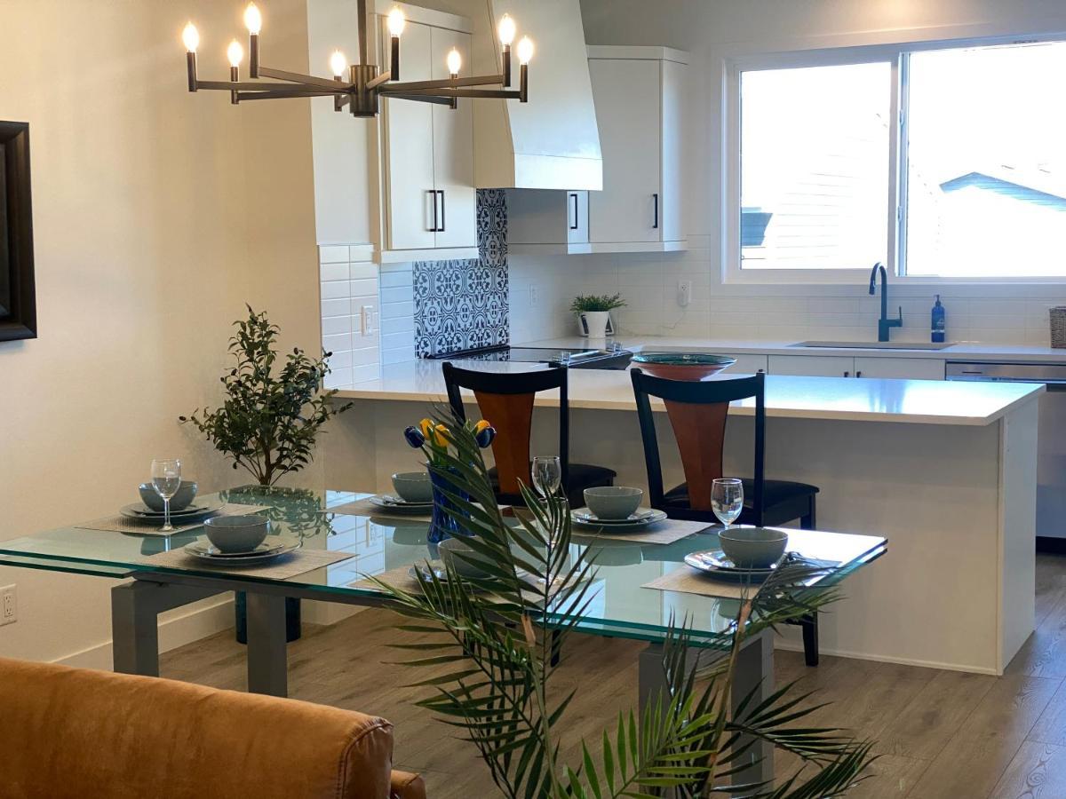 Entire4bedroomhomekingparkingkitchenwasherdryerfastwifi * Calgary