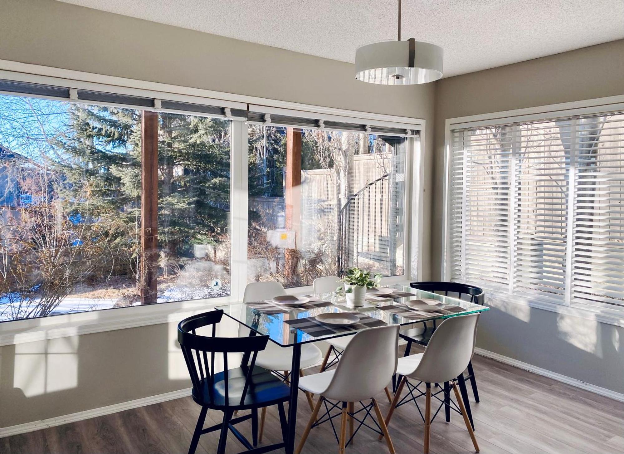 Private, Spacious, & Bright Guest house Calgary
