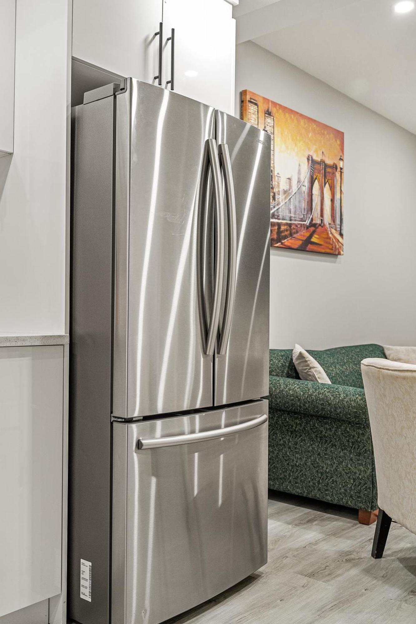 2 Bedroom, 3 Bed Apartment *