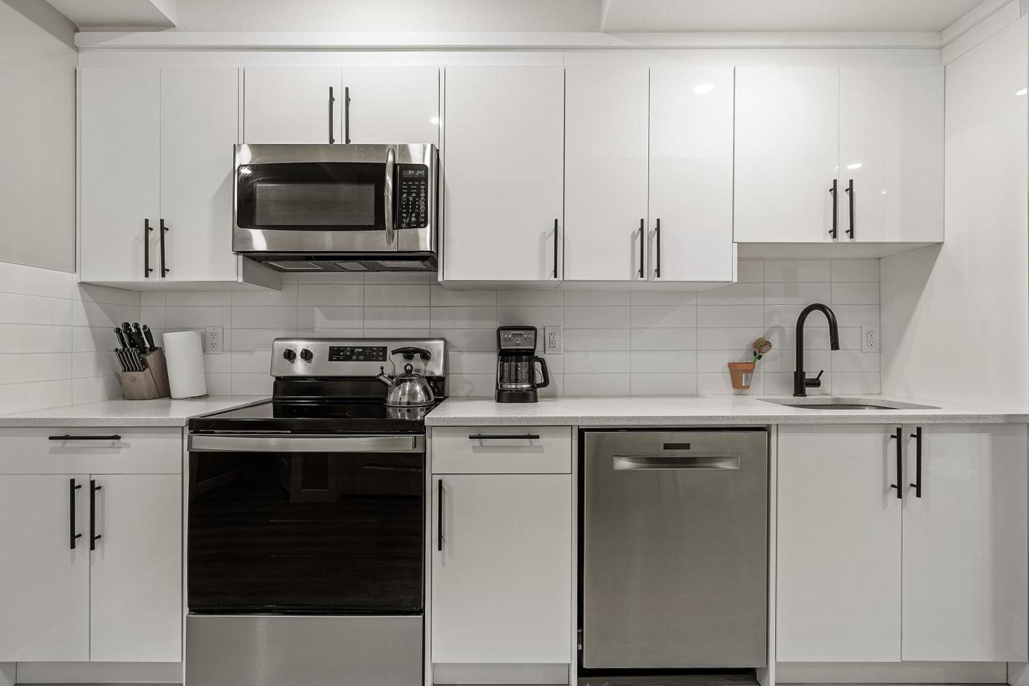 Apartment 2 Bedroom, 3 Bed Calgary