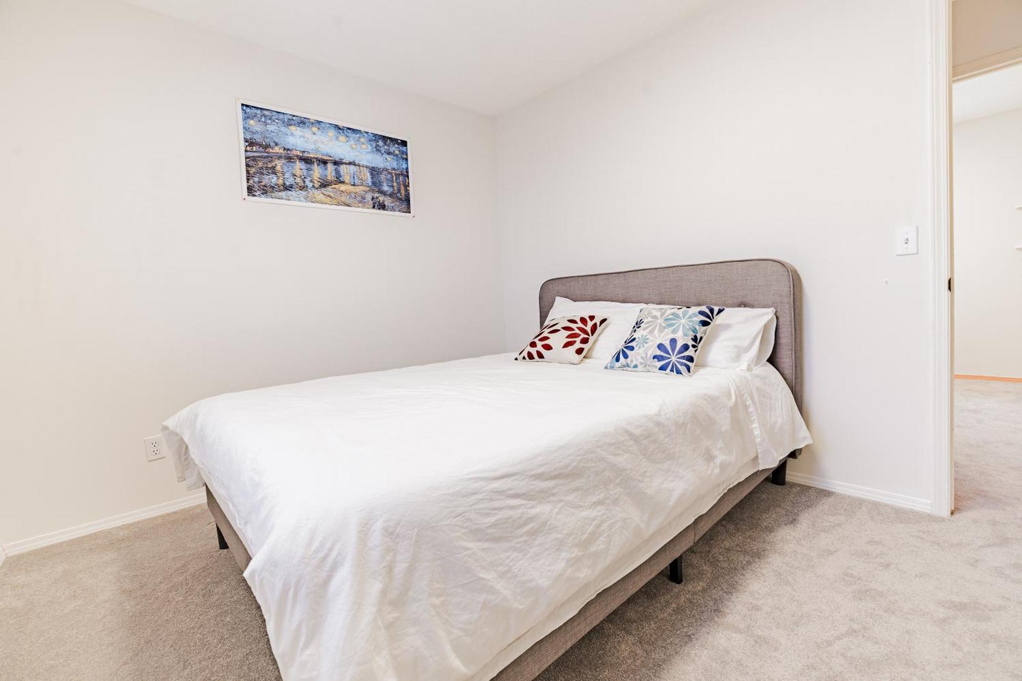 Main Floor Suite, 3 Bdr, 4bd Spacious And Cozy