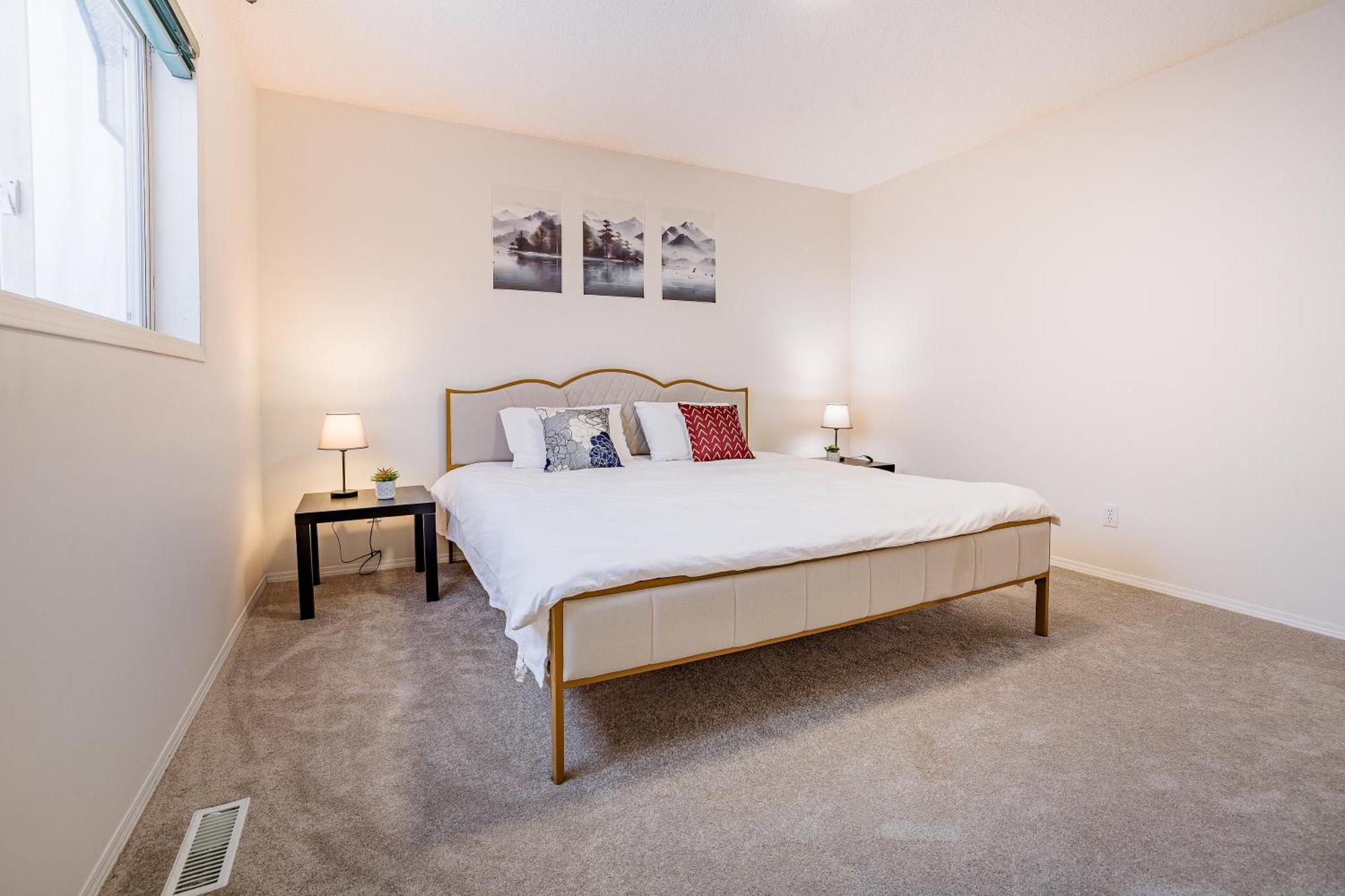 Main Floor Suite, 3 Bdr, 4bd Spacious And Cozy