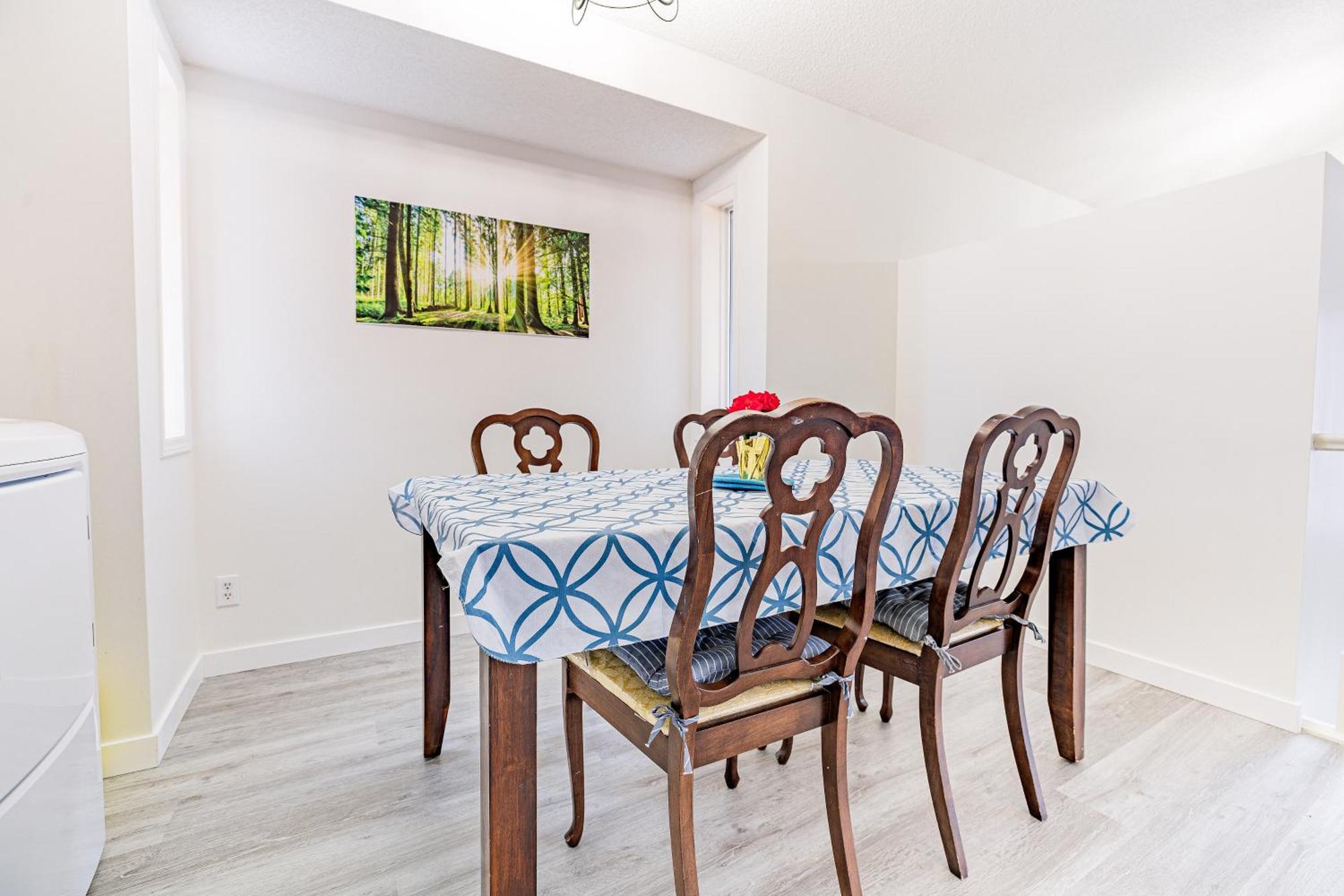 Main Floor Suite, 3 Bdr, 4bd Spacious And Cozy * Calgary