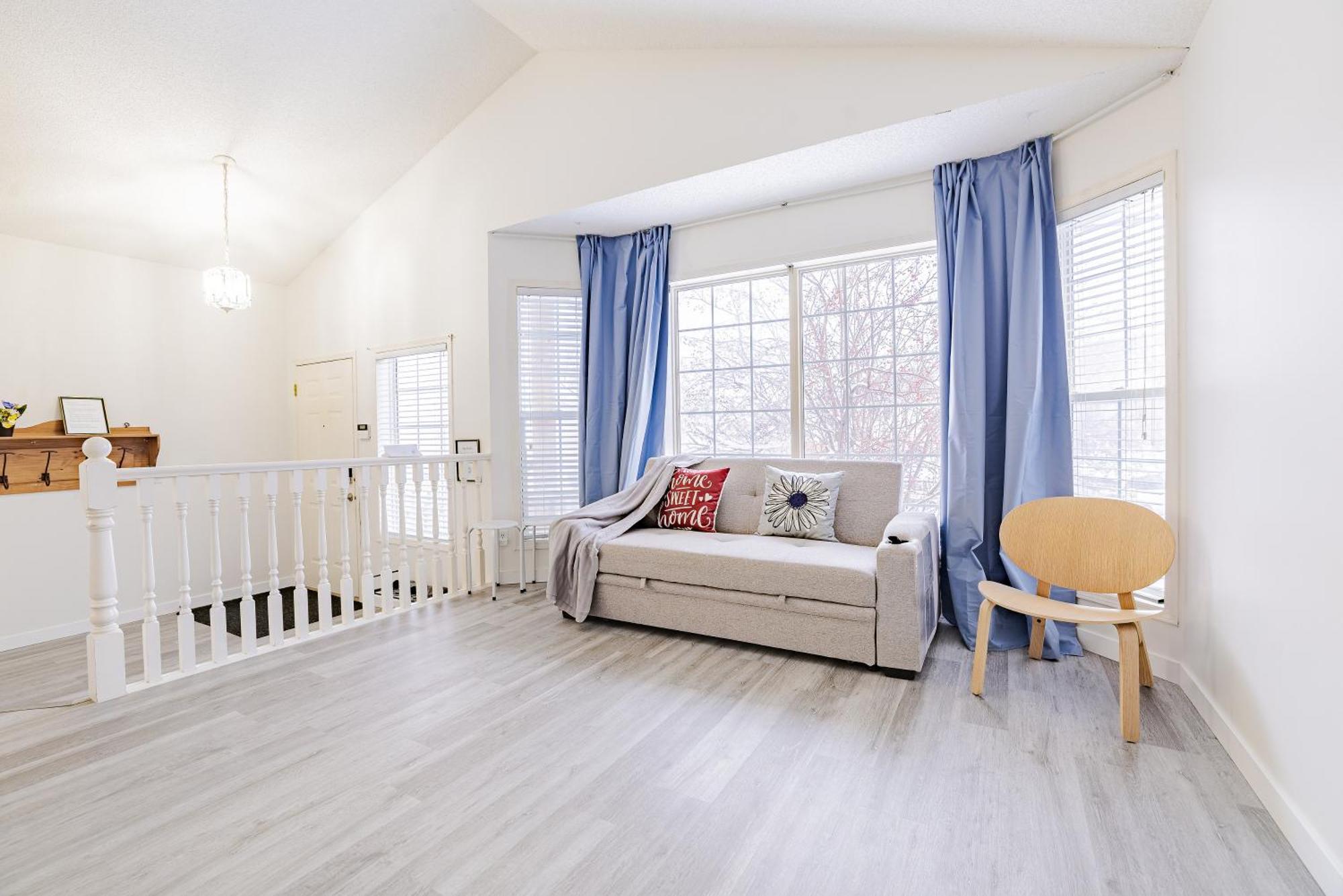Main Floor Suite, 3 Bdr, 4bd Spacious And Cozy Apartment Calgary