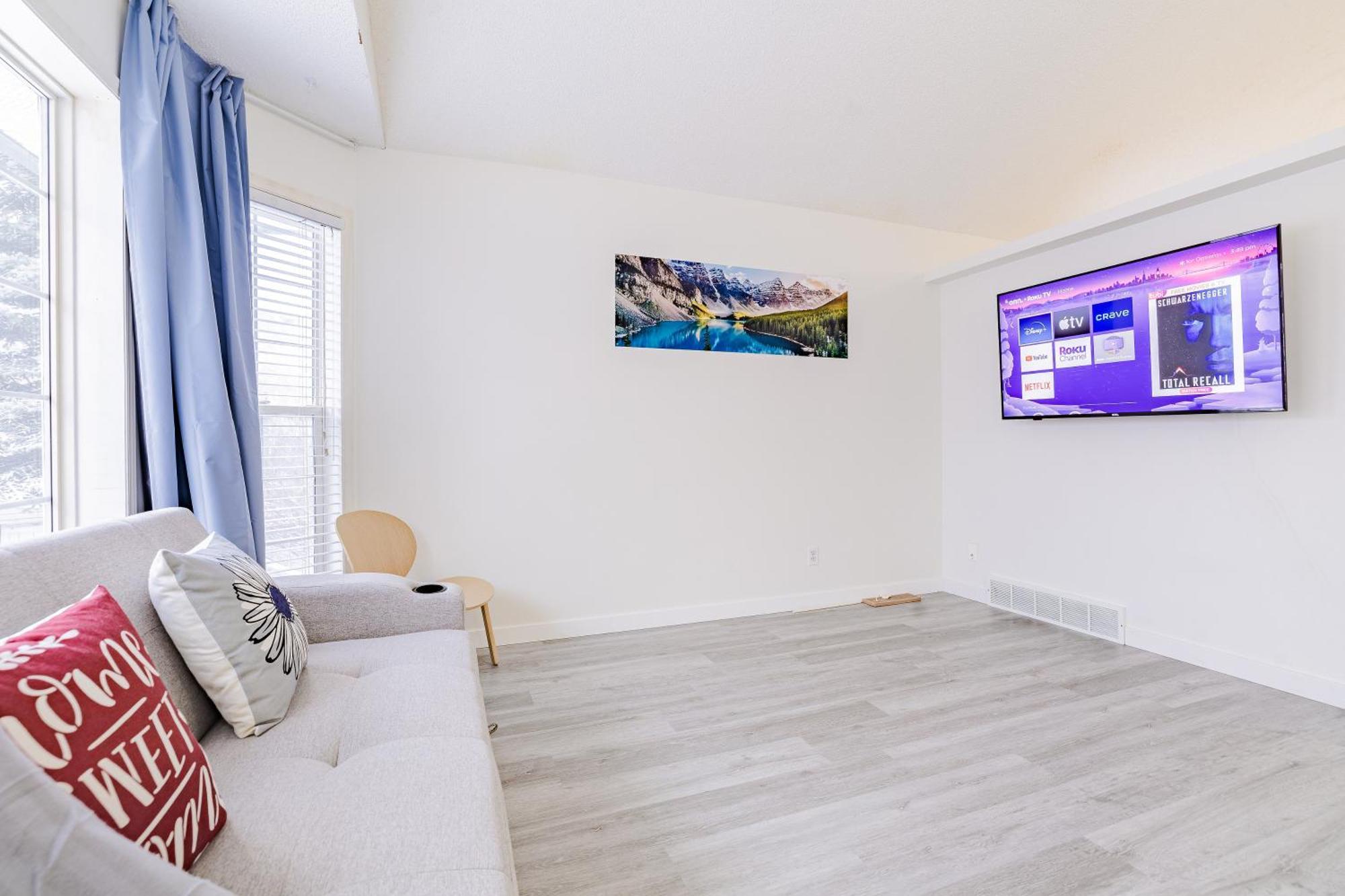 Main Floor Suite, 3 Bdr, 4bd Spacious And Cozy