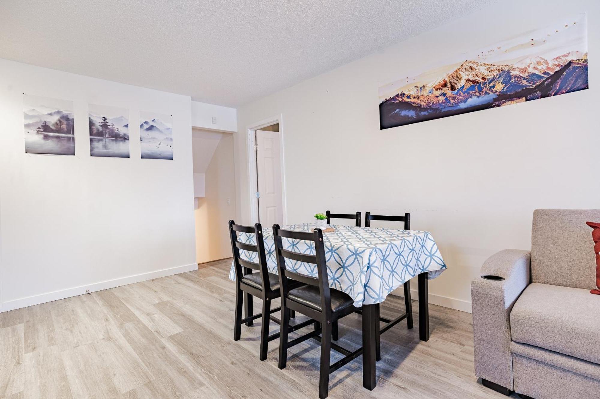 Walkout Basement Suite, 2 Bdr 4bd, Bright And Spacious Apartment