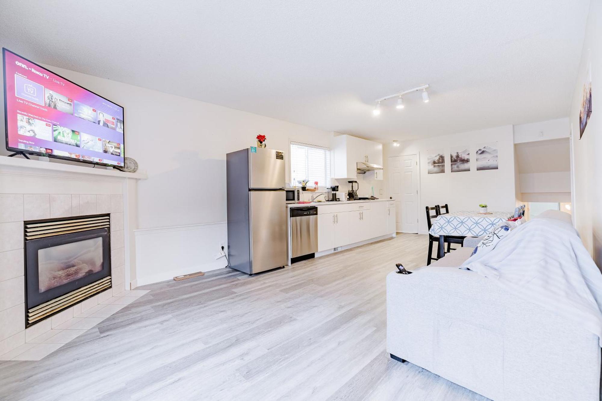 Apartment Walkout Basement Suite, 2 Bdr 4bd, Bright And Spacious