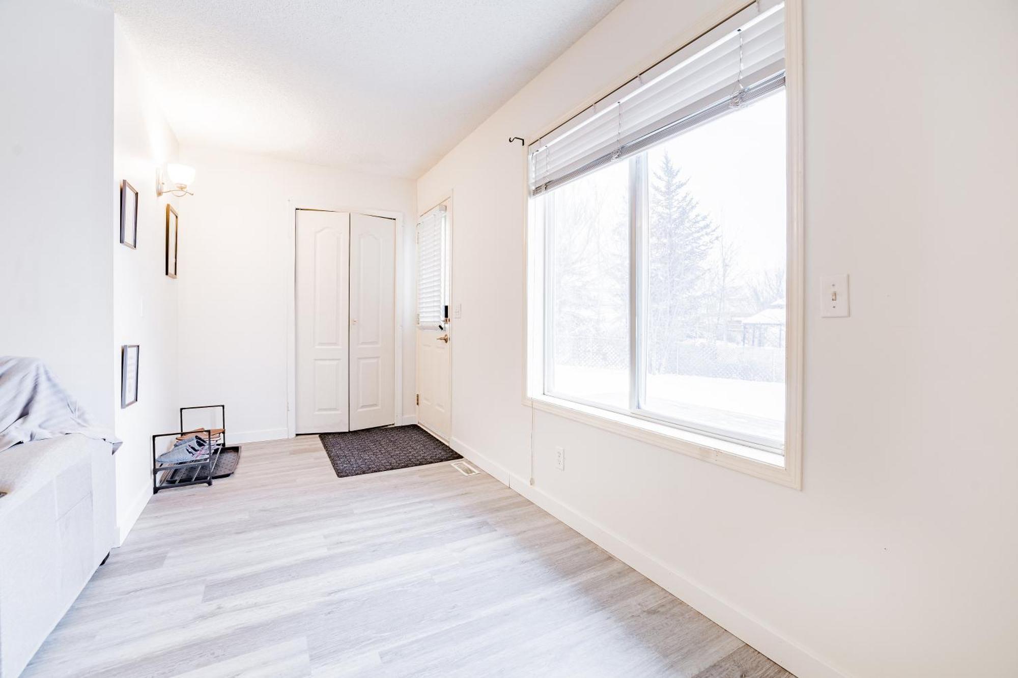 Walkout Basement Suite, 2 Bdr 4bd, Bright And Spacious