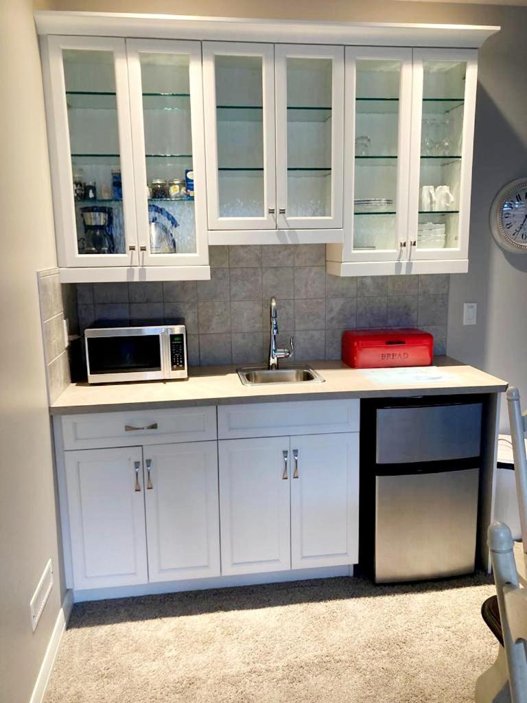 Mahogany Escape - Your Oasis Apartment