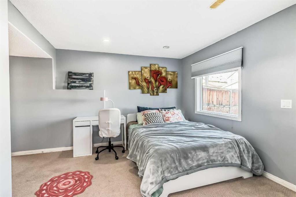 Mountain Gorgeous Single House Close Airport & Free Parking Calgary