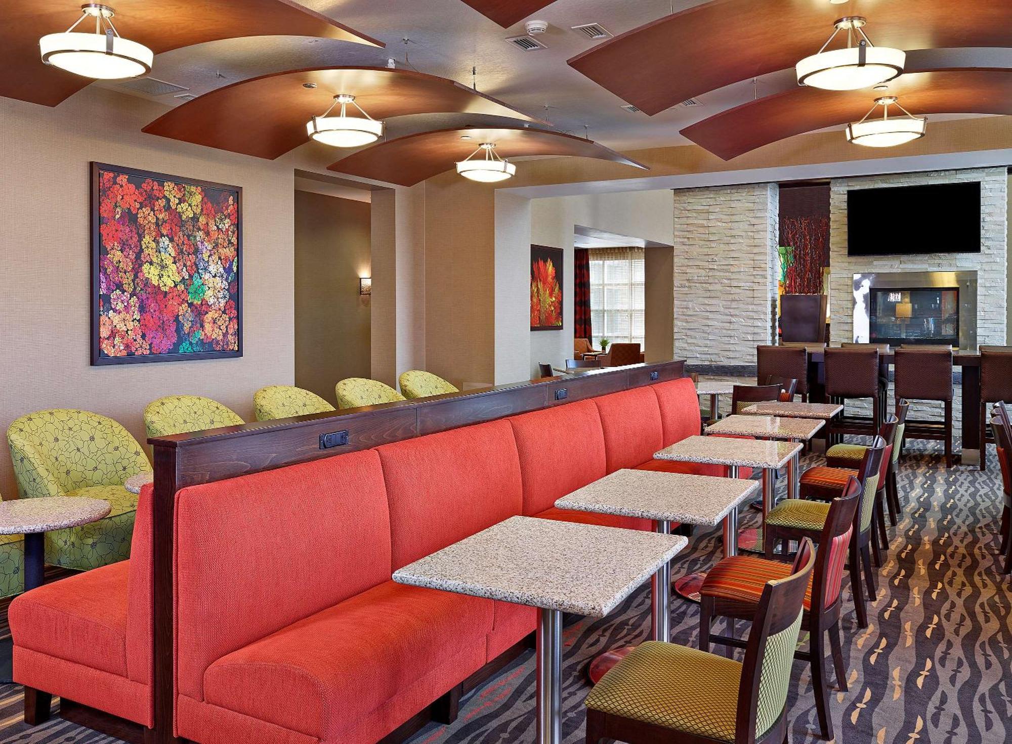 Homewood Airport Hotel Calgary
