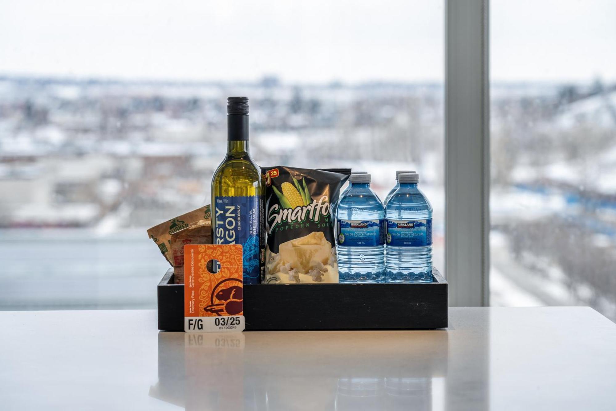 Unbeatable Downtown Experience- Walk To Bars, Casino, Stampede & Saddledome Bonus Banff Pass, Parking & Wine! * Calgary
