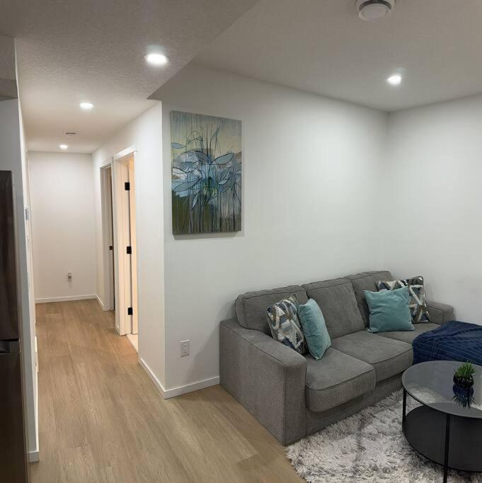 Apartment Guest In Southwest Calgary