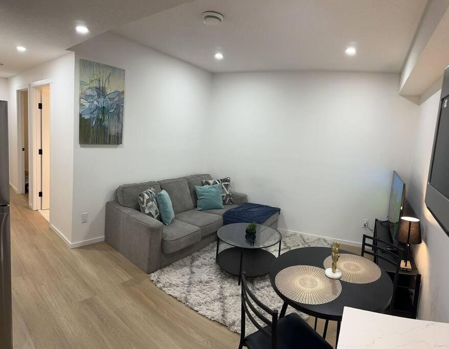 Guest In Southwest Apartment Calgary