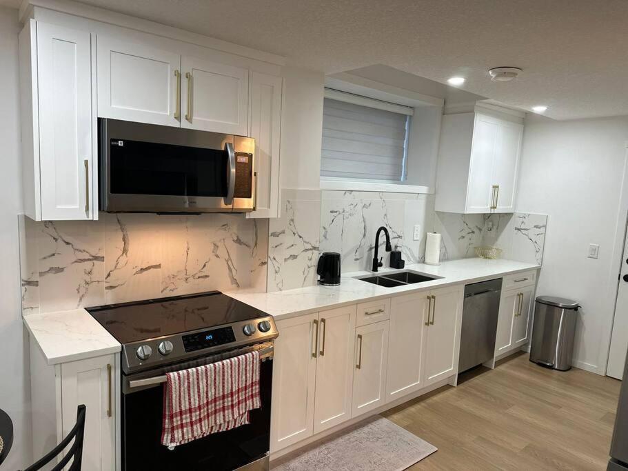 Apartment Guest In Southwest Calgary