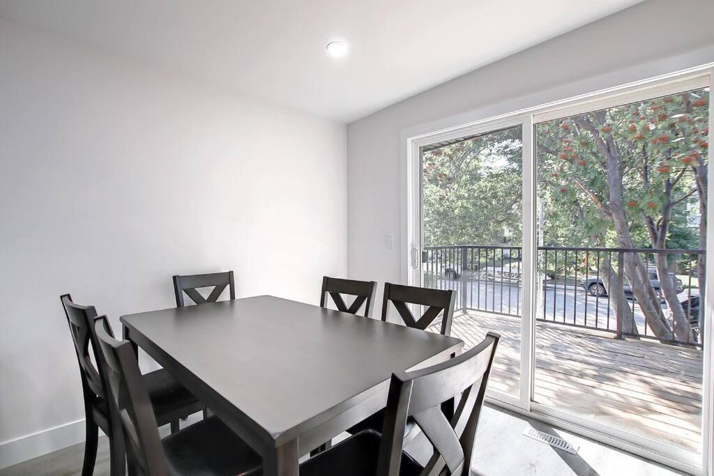 Apartment Tirana In Glenbrook Close To Downtown Calgary