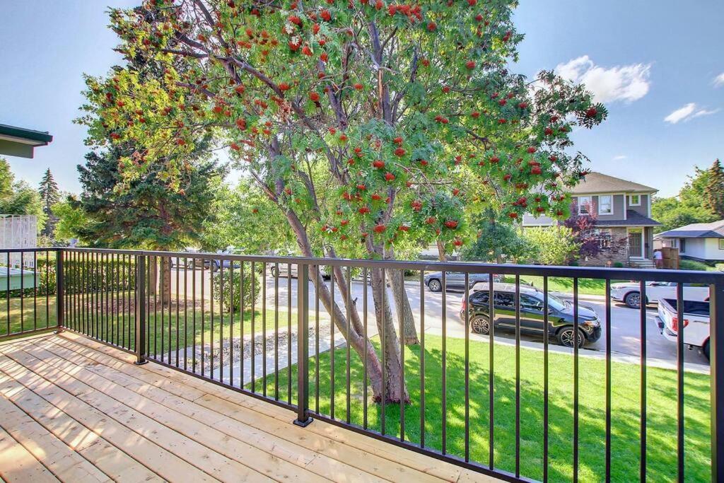 Apartment Tirana In Glenbrook Close To Downtown Calgary